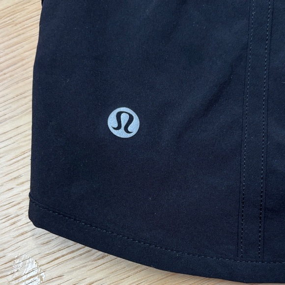 Lululemon Black Tracker LR short 4” size 8 - Picture 4 of 4